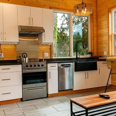 1-Bedroom Knotty Pine Cabin W Sauna & Jacuzzi スーク エクステリア 写真