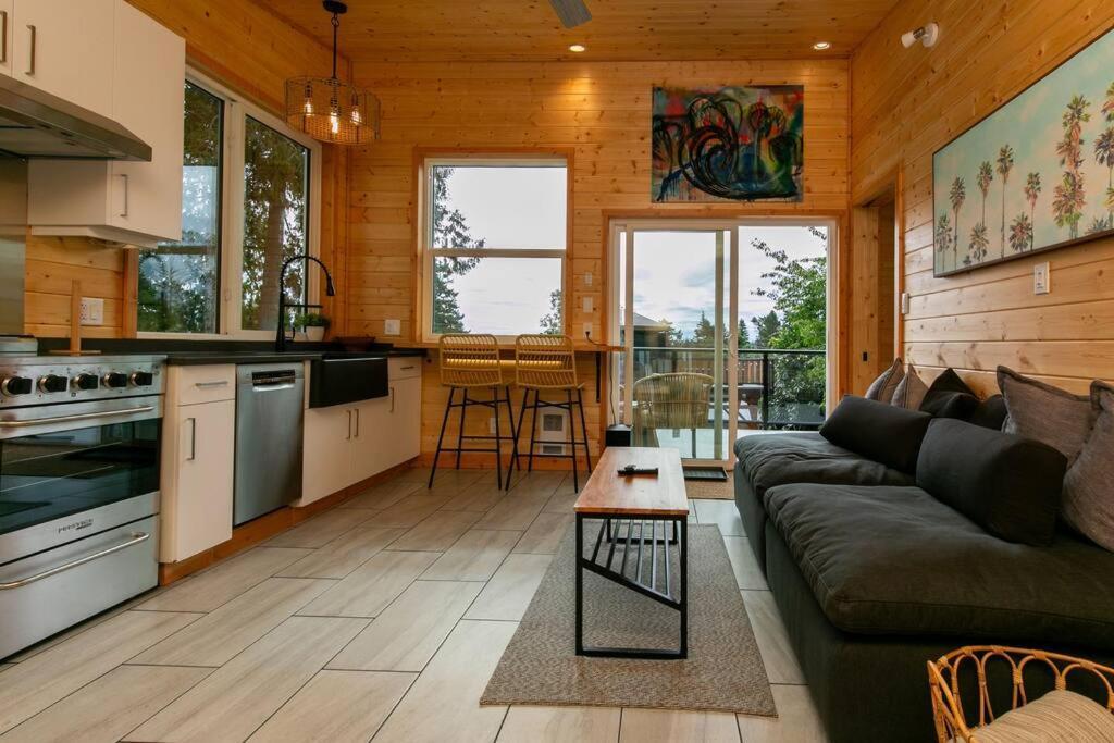 1-Bedroom Knotty Pine Cabin W Sauna & Jacuzzi スーク エクステリア 写真