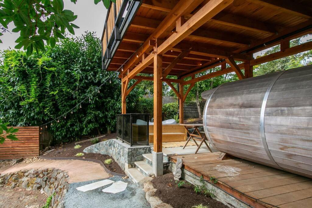 1-Bedroom Knotty Pine Cabin W Sauna & Jacuzzi スーク エクステリア 写真