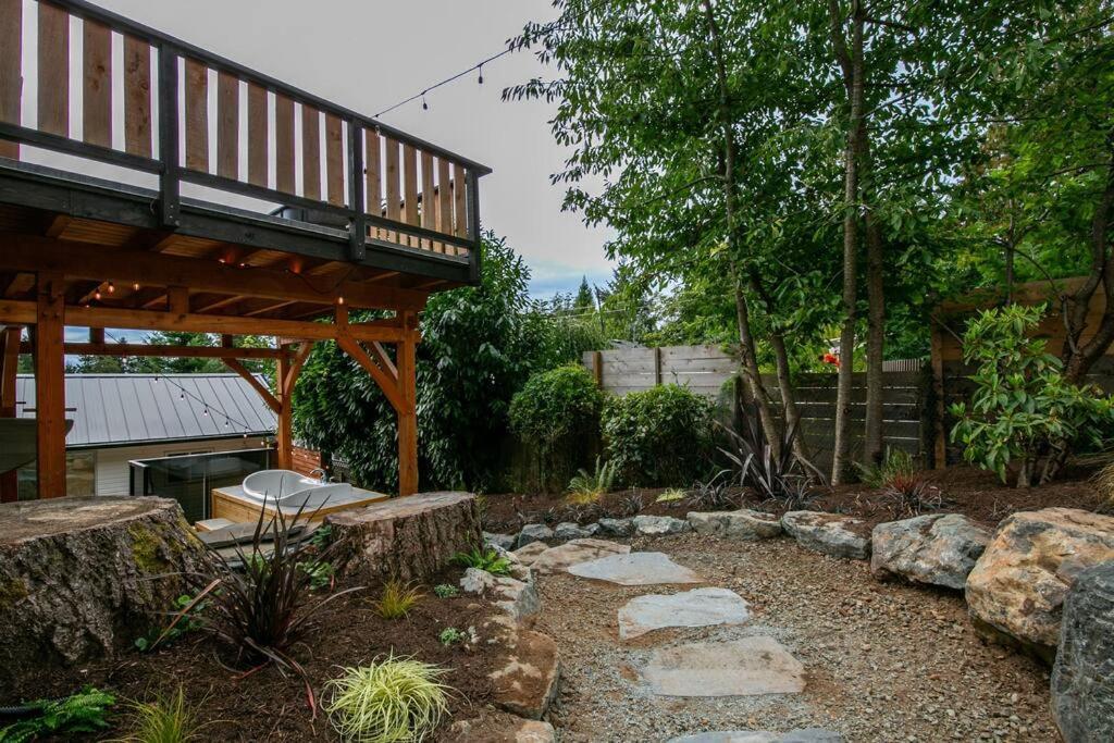 1-Bedroom Knotty Pine Cabin W Sauna & Jacuzzi スーク エクステリア 写真