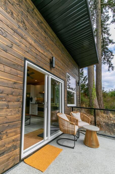 1-Bedroom Knotty Pine Cabin W Sauna & Jacuzzi スーク エクステリア 写真