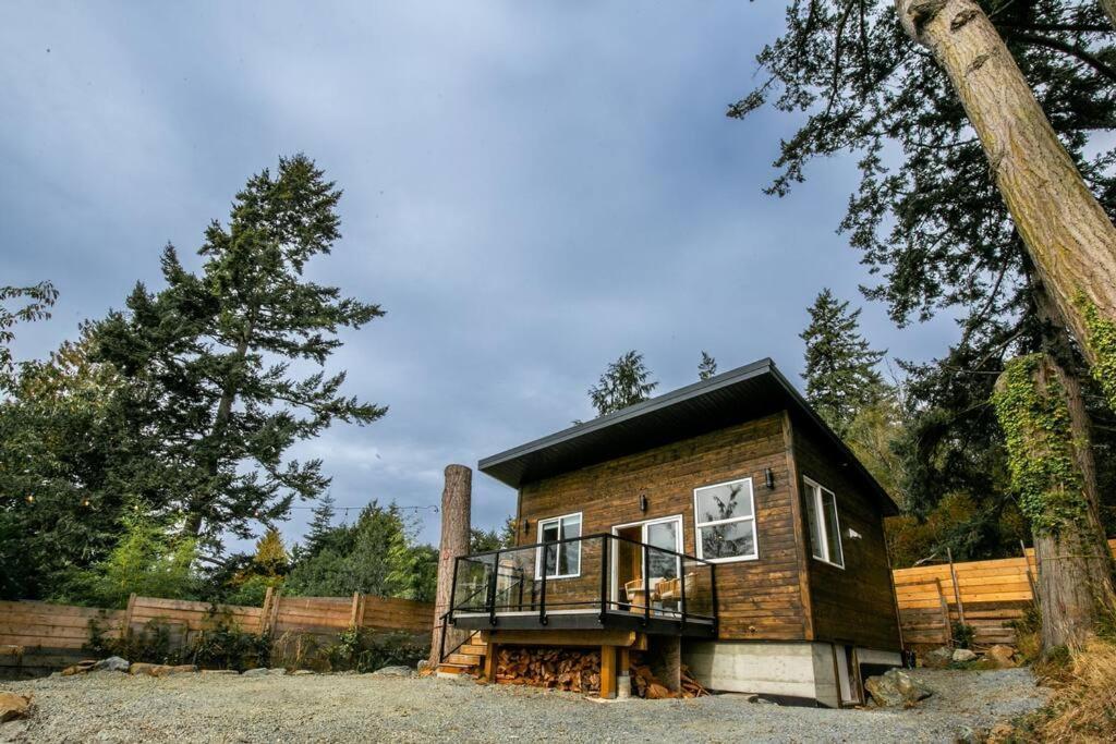 1-Bedroom Knotty Pine Cabin W Sauna & Jacuzzi スーク エクステリア 写真
