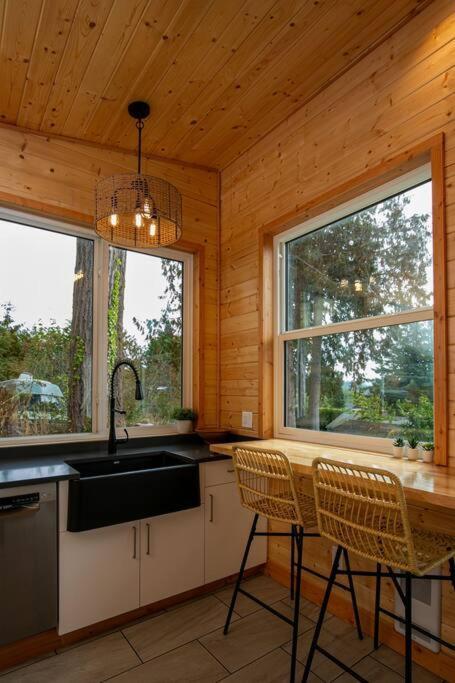 1-Bedroom Knotty Pine Cabin W Sauna & Jacuzzi スーク エクステリア 写真